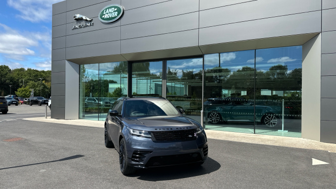 Land Rover Range Rover Velar 3.0 D300 MHEV Belgravia Edition 5dr Auto Diesel Estate - Image 25